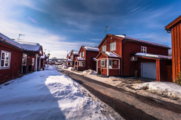 falun - march 30, 2018: traditional red wooden houses in the center of the town of falun in dalarna, sweden - falun imagens e fotografias de stock