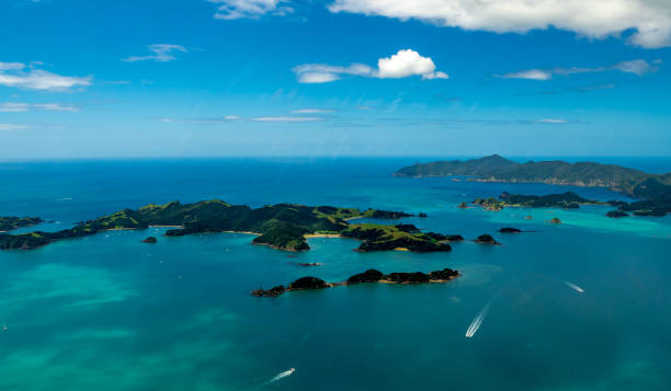 malerischen bay of islands, paihia, neuseeland - region northland stock-fotos und bilder