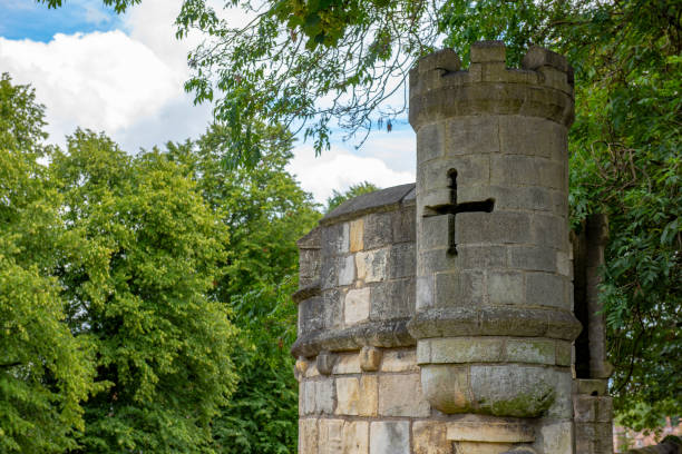 defensive turm an der stadtmauer von york, england. - castle famous place low angle view england stock-fotos und bilder