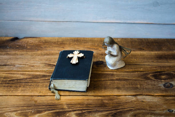 istock a angel old bible and cross 944503388
