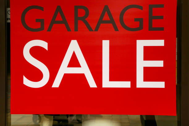 istock Garage sale sign - shopping concept 944506686