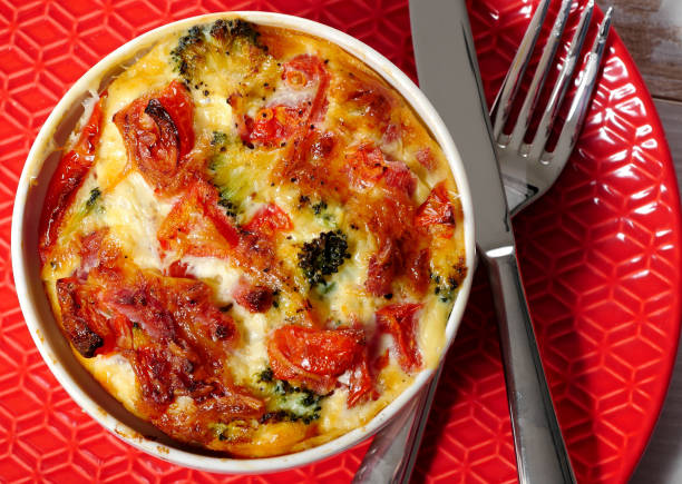 istock a quiche lorraine in red plate 944516288