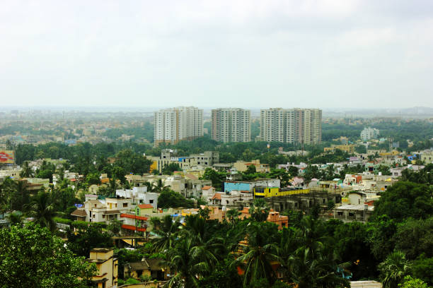 成長するアジアの小さな都市 - インドでブバネスワル市 - hyderabad ストックフォトと画像