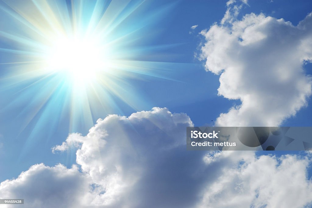 Soleil et ciel bleu - Photo de Bleu libre de droits