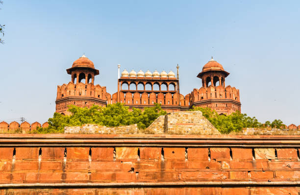 delhi-tor des roten forts in delhi, indien - new seven wonders of the world stock-fotos und bilder