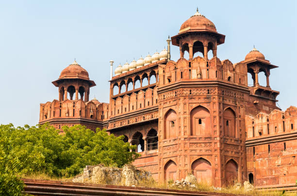 delhi-tor des roten forts in delhi, indien - new seven wonders of the world stock-fotos und bilder