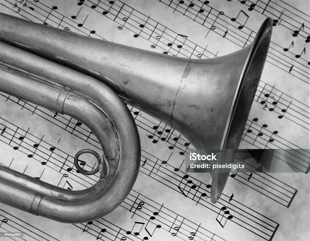 Tromba militare corno tromba e musica-B/W - Foto stock royalty-free di Orchestra