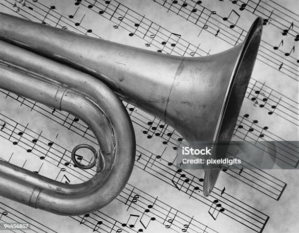 Foto de Corneta Horn Trompete E Músicab C e mais fotos de stock de Orquestra - Orquestra, Preto e branco, Tropas