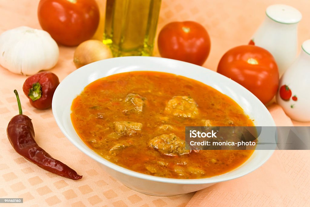 goulash Zuppa -with Zuppa di peperoncino e cubi di carne - Foto stock royalty-free di Alimentazione sana
