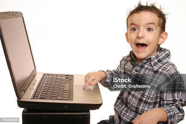 남자아이 노트북에서 작업할 3 소년에 대한 스톡 사진 및 기타 이미지 - 소년, 2-3 살, 노트북