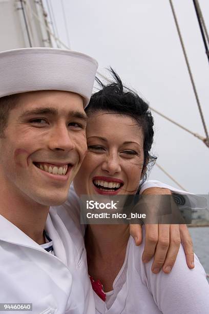 Foto de Casal Feliz e mais fotos de stock de Abraçar - Abraçar, Adulto, Amizade