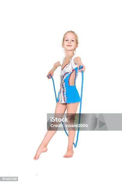 Chica Joven Posando Con Los Deportes De Cuerda Sobre Blanco Foto de stock y más banco de imágenes de Blanco - Color