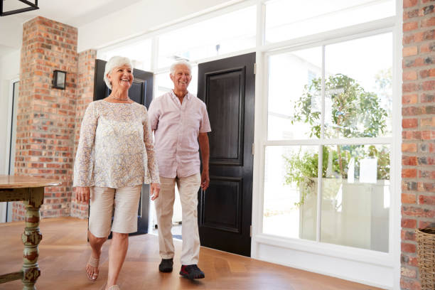 istock White senior couple arriving at home 944619302