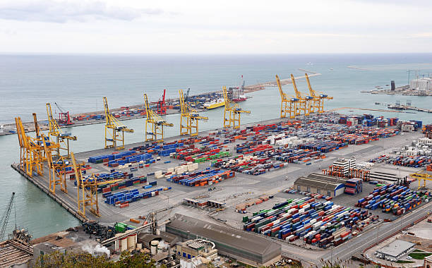 istock commercial dock of Barcelona 94464252