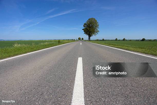 Road Geradeaus Weiter Stockfoto und mehr Bilder von Anführen - Anführen, Anleitung - Konzepte, Anweisungen - Konzepte