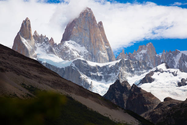 istock Glaciers and mountains Fitz Roy, Cerro Torre 944652180