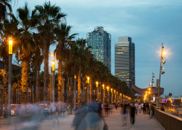 istock Illuminated quay in Barcelona with blurred people 944655226