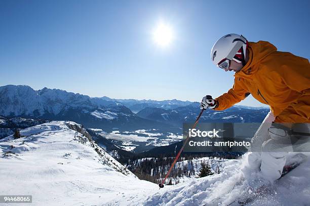 Extreme Sciatore In Alpi Austriache - Fotografie stock e altre immagini di Adulto - Adulto, Alpi, Ambientazione esterna