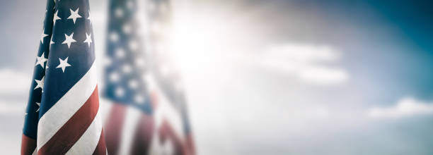 amerikaanse vlag voor memorial day, 4 juli, de dag van de arbeid - horizontaal fotos stockfoto's en -beelden