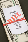 rechnungen-und-dollar.jpg?b=1&s=170x170&k=20&c=qhDi55S2Svf7g_mI4Uwlfr7TpEuQbebjP-kNT6XpU44=