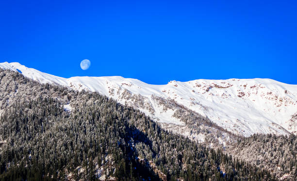 vue de dessus de l’himalaya avec les rayons du soleil - remote alp snow glacier photos et images de collection