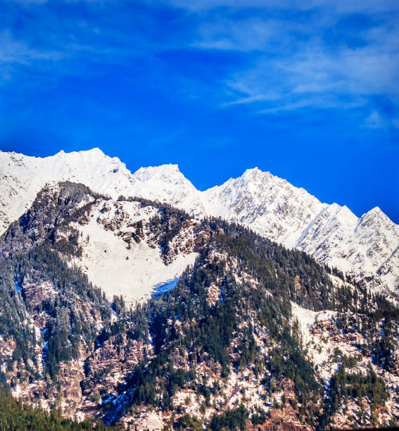 vue de dessus de l’himalaya avec les rayons du soleil - remote alp snow glacier photos et images de collection