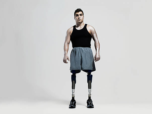 man with prosthetic legs - sportsman studio shot full length sport 뉴스 사진 이미지