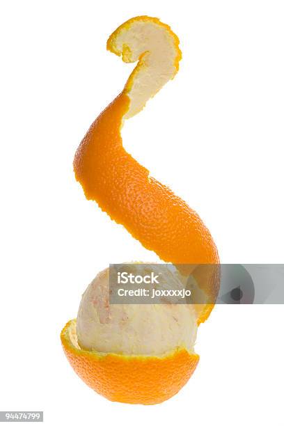 Photo libre de droit de Demi Épluché Orange banque d'images et plus d'images libres de droit de Orange - Fruit - Orange - Fruit, Épluché, Orange - Couleur