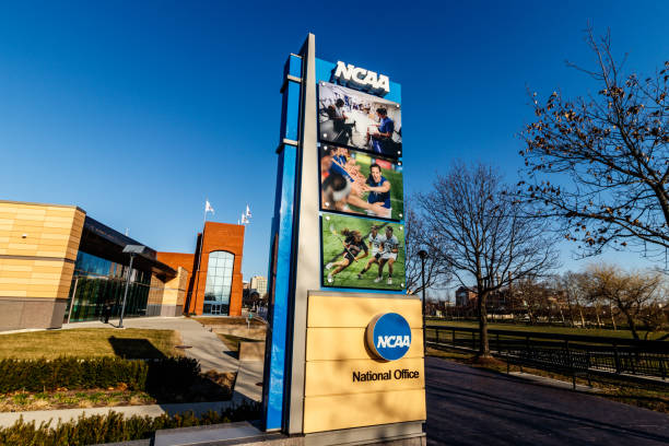 hauptsitz der national collegiate athletic association. die ncaa regelt die athletischen programme von vielen hochschulen und universitäten ii - sport university football player action stock-fotos und bilder