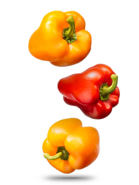 白い背景に分離落下ピーマン - bell pepper green pepper fruit ストックフォトと画像