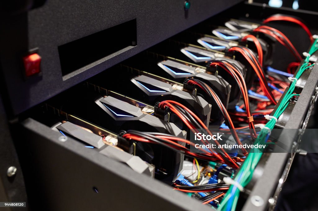 แท่นขุดเจาะอุปกรณ์การขุด Ethereum สกุลเงิน Crypto การ์ด Gpu จํานวนมากบนกระดานหลัก หน่วยประมวลผลกราฟิ ภาพสต็อก - ดาวน์โหลดรูปภาพตอนนี้ - iStock แท่นขุดเจาะอุปกรณ์การขุด Ethereum สกุลเงิน Crypto การ์ด Gpu จํานวนมากบนกระดานหลัก หน่วยประมวลผลกราฟิ ภาพสต็อก - ดาวน์โหลดรูปภาพตอนนี้ - Istock