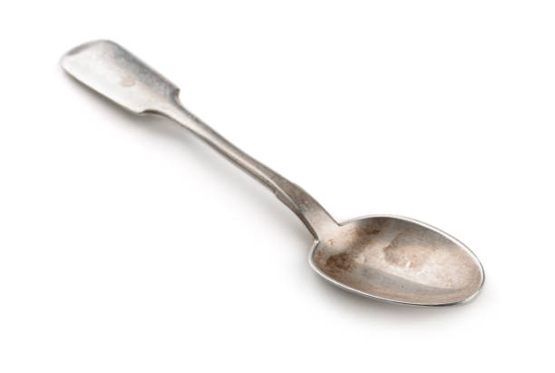 vieille cuillère en argent - tablespoon old scratched spoon photos et images de collection