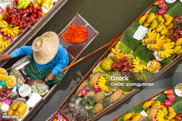 Flotante Del Mercado Tailandia Foto de stock y más banco de imágenes de Bangkok - Bangkok, Tailandia, Alimento