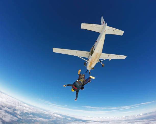 스카이 다이빙 탠덤 점프 - skydiving tandem parachute parachuting 뉴스 사진 이미지