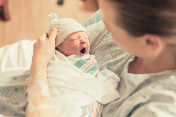 mother and her newborn baby - baby mother newborn childbirth imagens e fotografias de stock