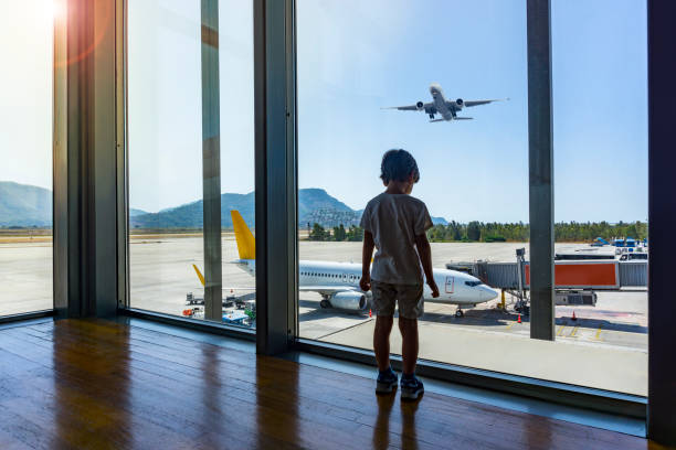 istock Child in airport 944917488