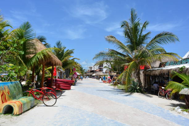 karibik-strand von mahahual, mexiko - costa maya stock-fotos und bilder
