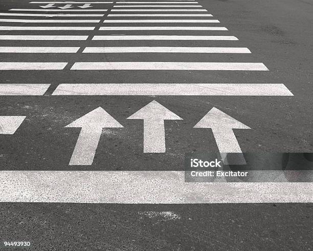 Paso Peatonal Foto de stock y más banco de imágenes de Aire libre - Aire libre, Asfalto, Avenida