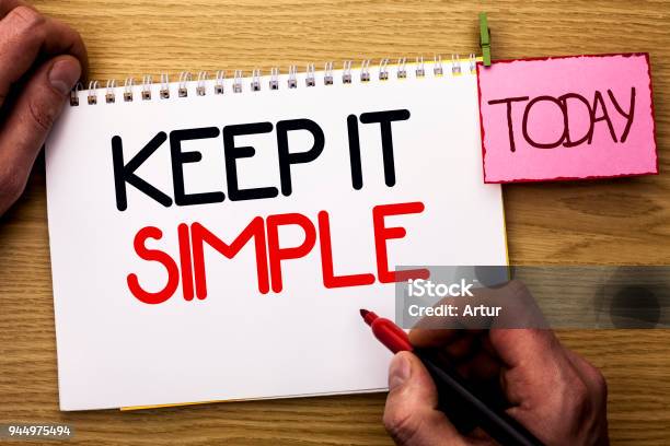 Foto de Palavra Escrita De Texto Keep It Simple Conceito De Negócios Para  Simplificar As Coisas
