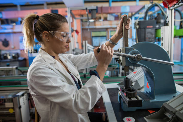 istock Young female scientist working on a manufacturing machine in laboratory. 945017308