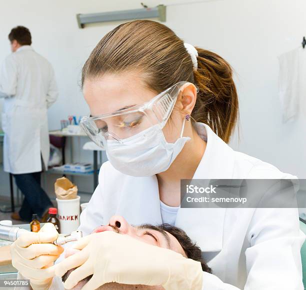 Dentista Foto de stock y más banco de imágenes de Adulto - Adulto, Ayuda, Cirugía