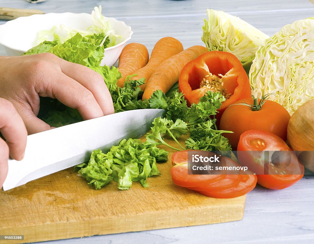 Preparazione Insalata di verdure - Foto stock royalty-free di Alimentazione sana