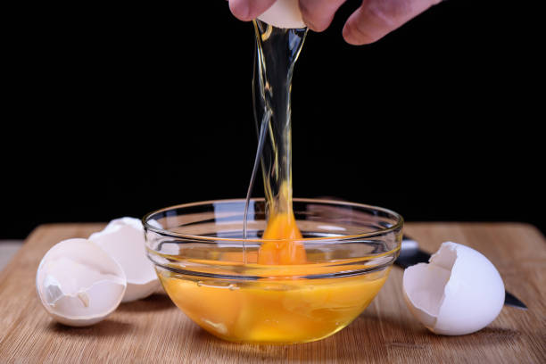 istock Viscosity of egg white with yolk 945034406