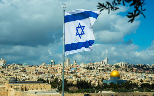 Israeli flag, Jerusalem Israeli flag flying over Jerusalem and the Temple Mount east jerusalem stock pictures, royalty-free photos & images