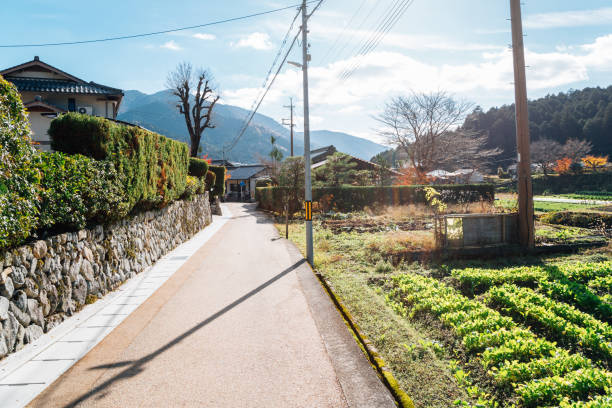 ohara dorf natur blick auf die landschaft in kyoto, japan - sakyo stock-fotos und bilder