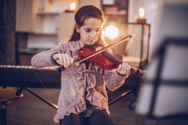 istock Little girl teaching to play violin 945052580