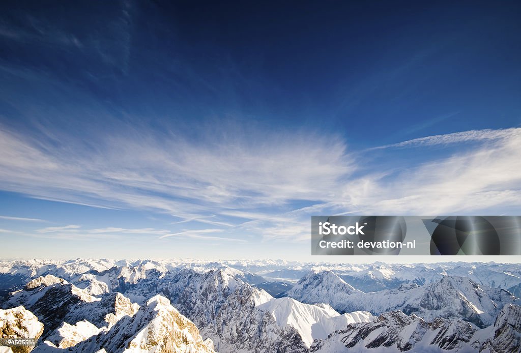 Pics de montagnes recouverts de neige - Photo de Mont Zugspitze libre de droits
