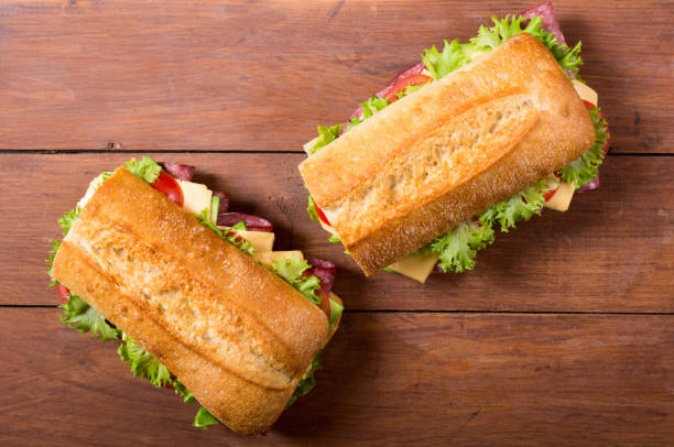 ciabatta sándwich con lechuga - sandwich submarine delicatessen salami fotografías e imágenes de stock