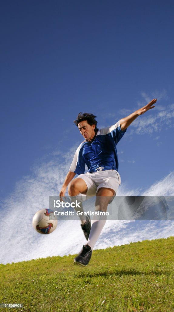 Melhor Jogador de futebol bate na bola - Royalty-free Futebolista Foto de stock