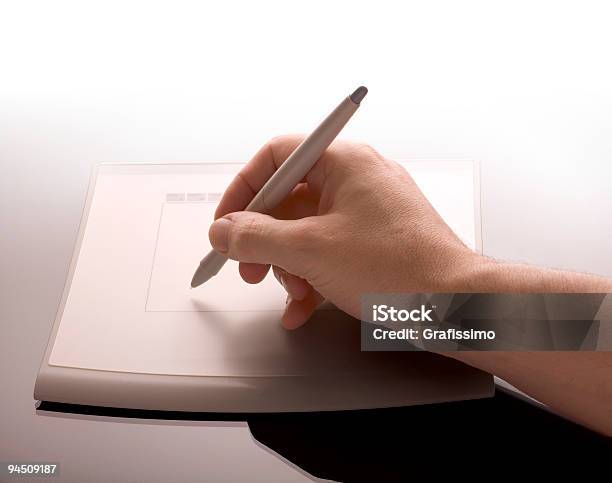 Desenho Digital Tablet Com Gráfico - Arte vetorial de stock e mais imagens de Mesa digitalizadora - Mesa digitalizadora, Monitor de Computador, Rato de Computador